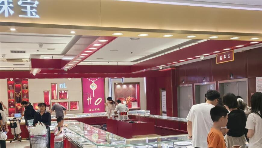 王楚钦憋笑给孙颖莎递手机,新奥2025年精准一肖一码资料,整体规划执行讲解_免费版V2.90